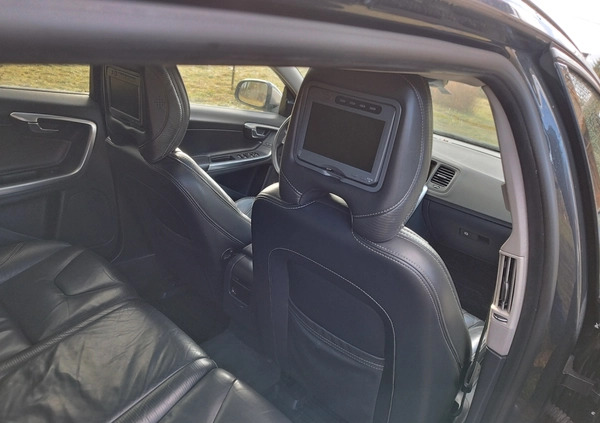 Volvo V60 cena 31500 przebieg: 250000, rok produkcji 2011 z Trzebiatów małe 46